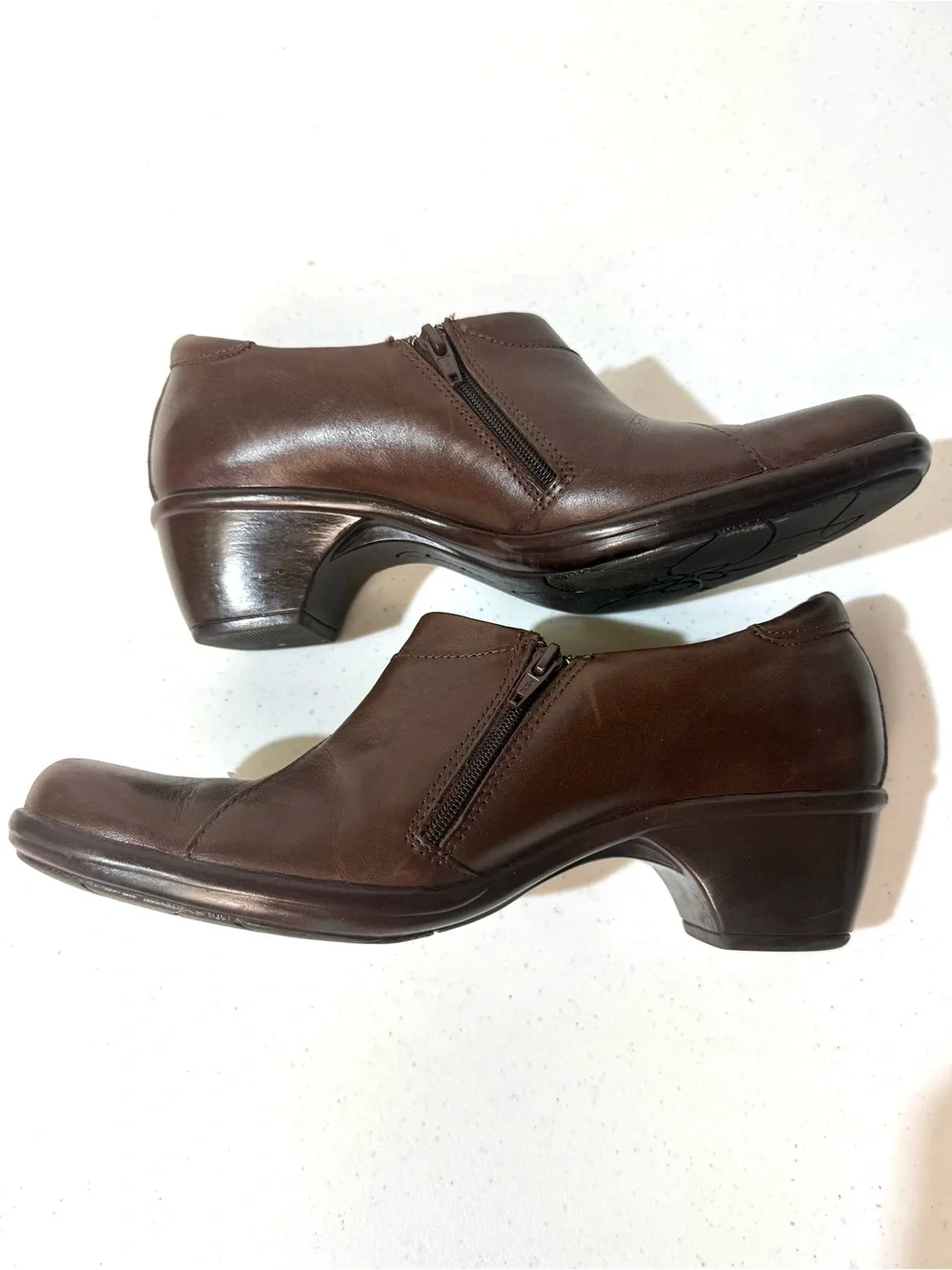 Clarks Brown Leather Low Heel Ankle Booties Side Zip Comfort Shoes Womens 8.5